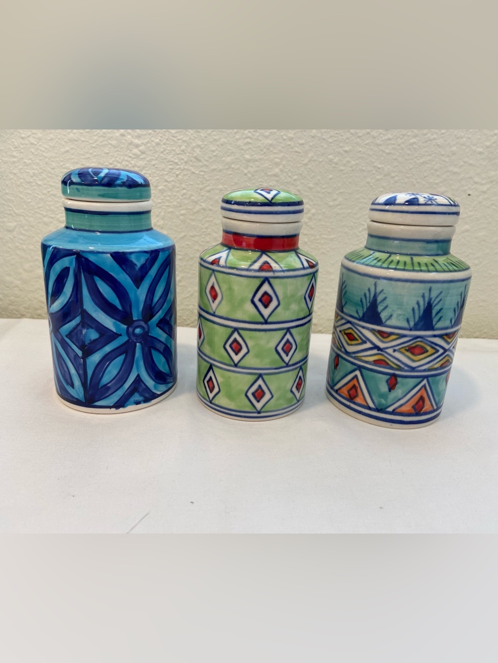 (3) Ceramic containers